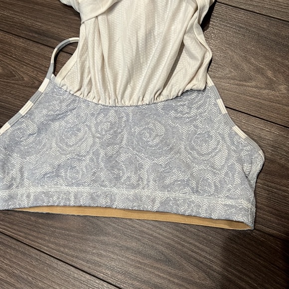 Lululemon tank with built in bra - Picture 4 of 4